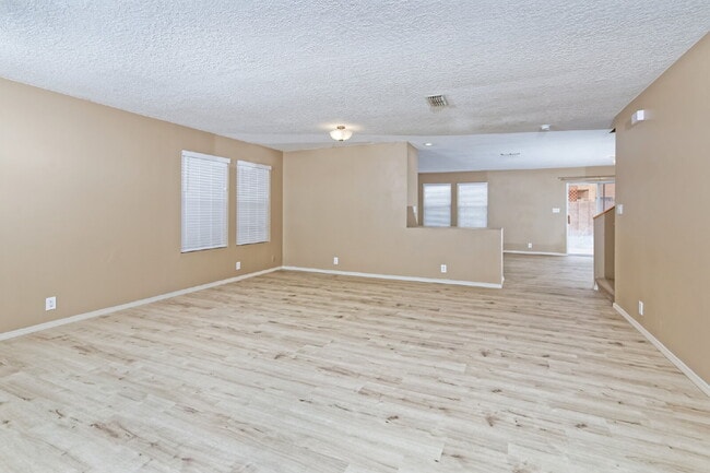 Foto del edificio - 2 Weeks FREE RENT 1st Month !!