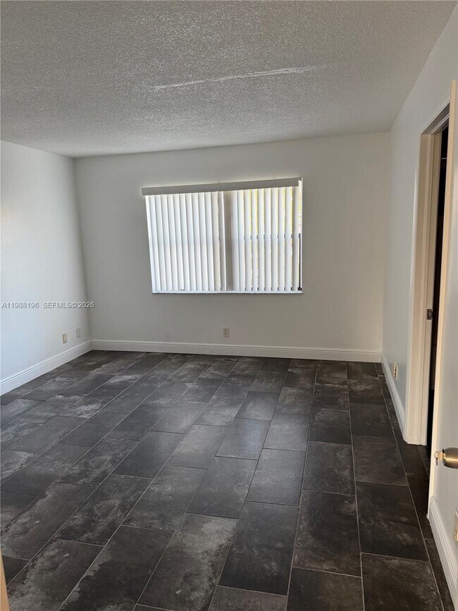 Foto del edificio - 9355 SW 8th St