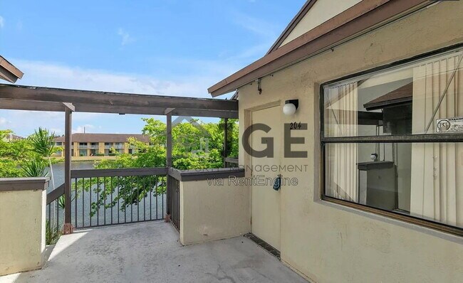 Foto del edificio - 475 NW 210th St