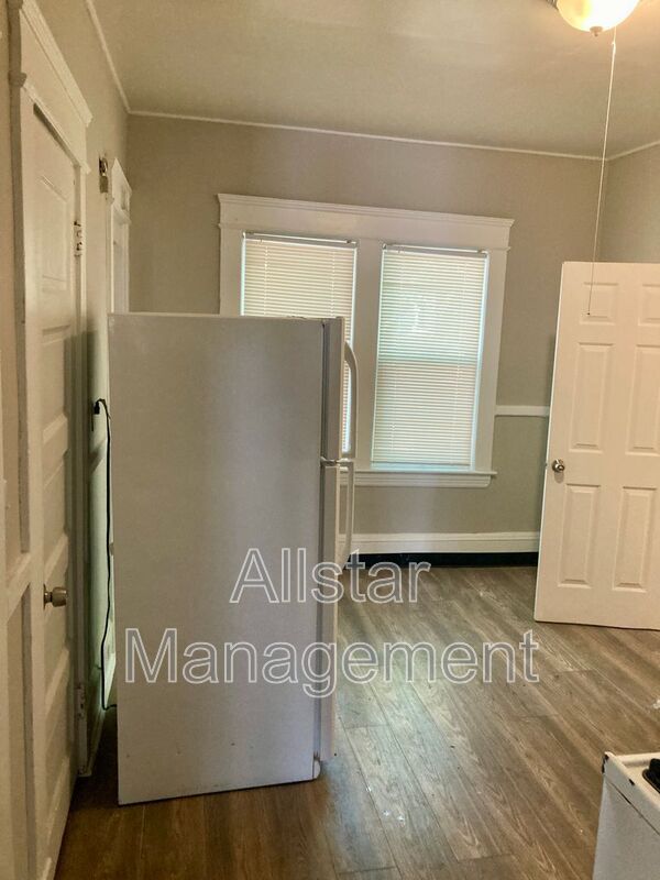 Foto del edificio - 2785 E 117th St