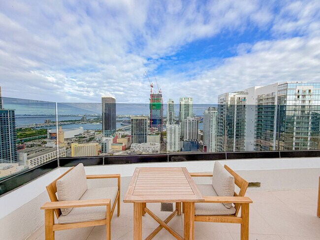 Foto del edificio - 225 N Miami Ave