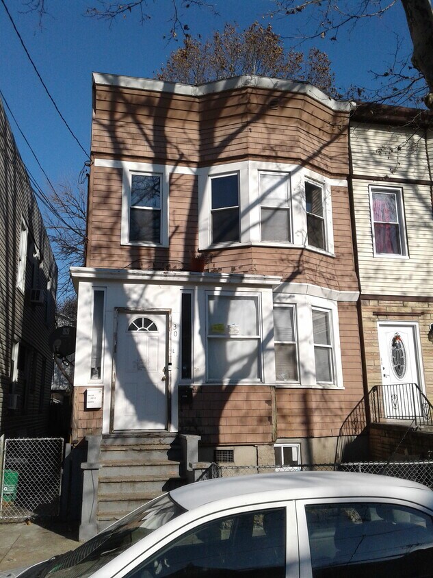 Building Photo - 30 Clarke Ave