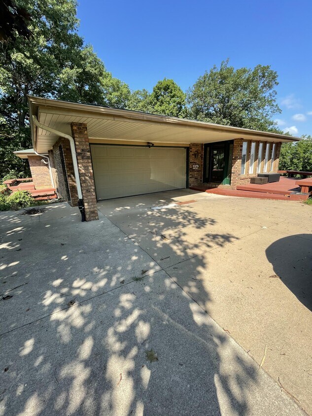 Primary Photo - 22645 Starview Dr