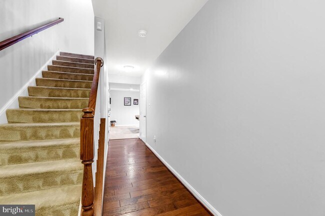 Building Photo - 204 Marina View Ct