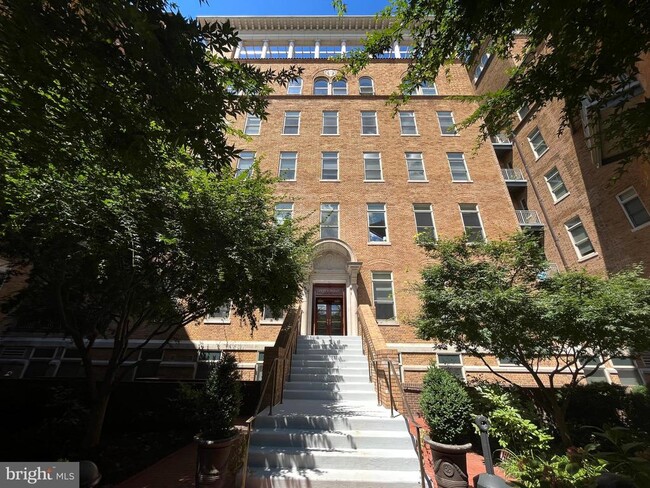 Building Photo - 2425 L St NW