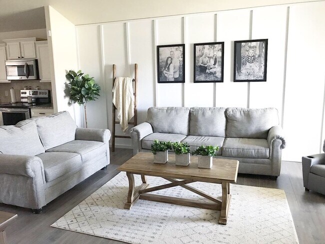 Foto del edificio - 1/2 off First Months Rent! Quiet 3/2/2 in ...