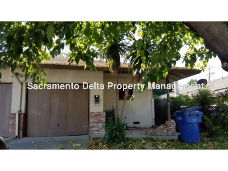 Primary Photo - 2 BEDROOM CARMICHAEL DUPLEX AVAILABLE NOW!