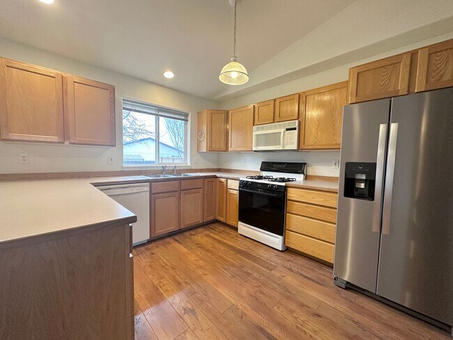 Foto del edificio - Charming 3Bed 2Bath Home in Madras, OR!