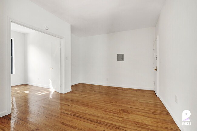 Building Photo - 504 W 159th St