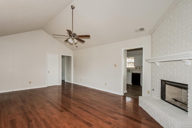 Foto del edificio - 4680 Tumblebrook Cove