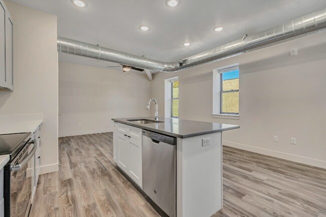 Foto del edificio - 606 W North Temple St