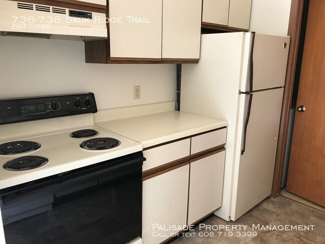 Foto del edificio - 736-738 Sauk Ridge Trail