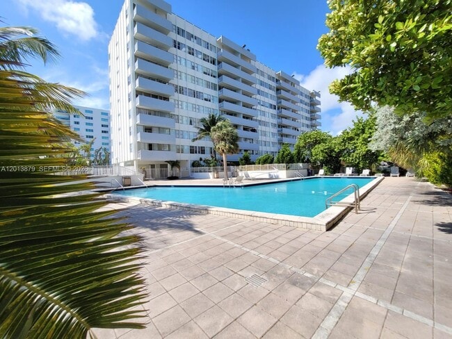 Building Photo - 7545 E Treasure Dr