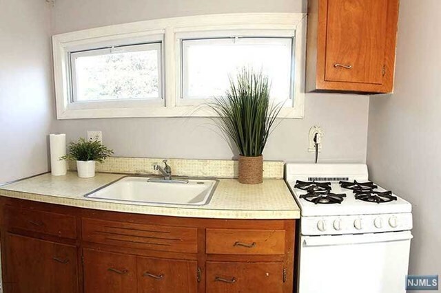Foto del edificio - 106-108 Trenton Ave