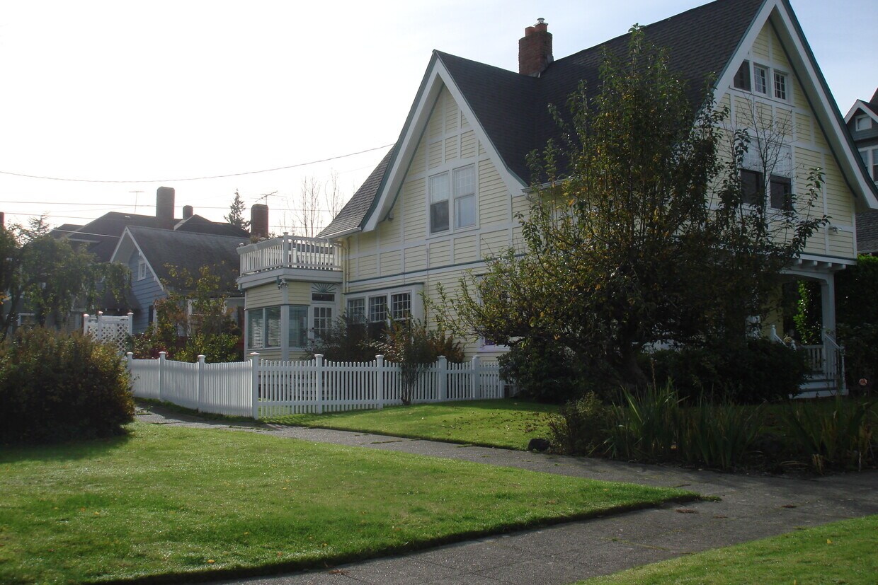 3402 North 28th Street, Tacoma, Washington 98407, corner 28th and Warner - 3402 N 28th St