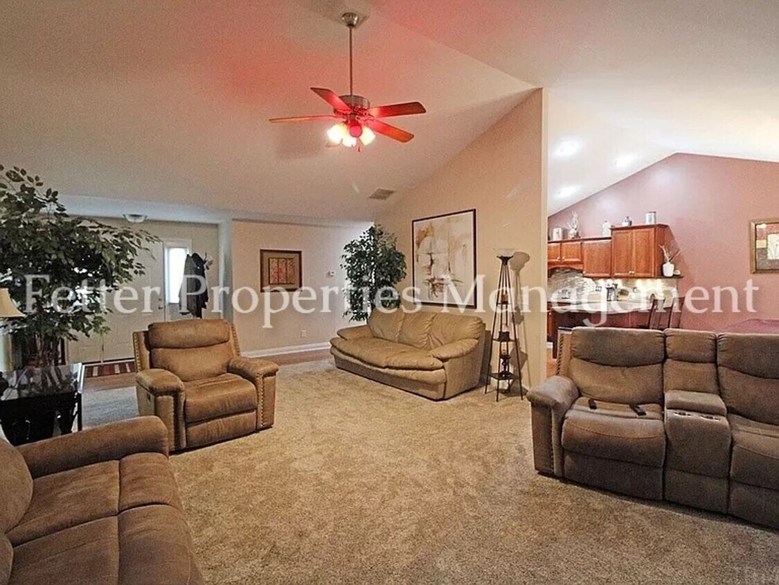 Building Photo - Summer Special! Half Off First Month's Rent!