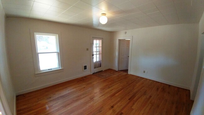 Photo - Cute Home With Large Yard