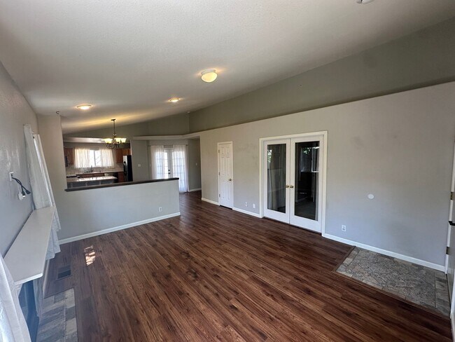 Foto del edificio - 3 bedroom, 2 bath home in Sparks! Must see!!!