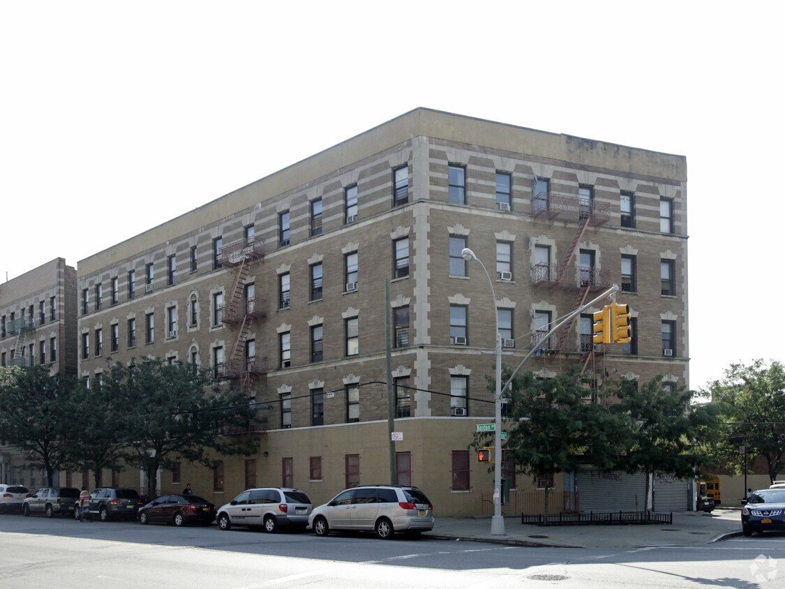 Primary Photo - 1354 Boston Rd