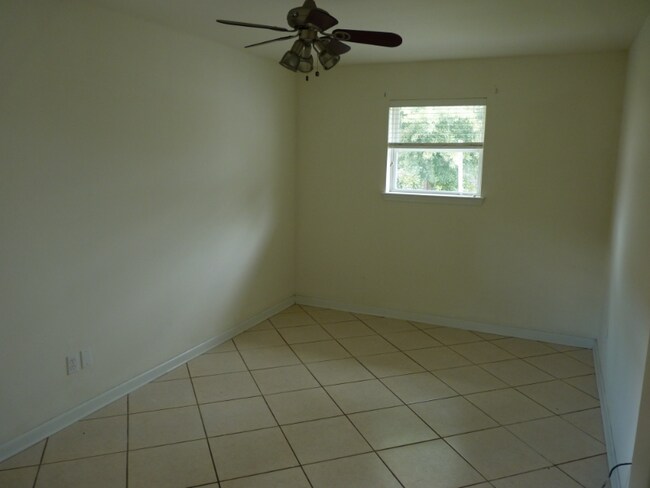 Building Photo - 8504 Valor Dr