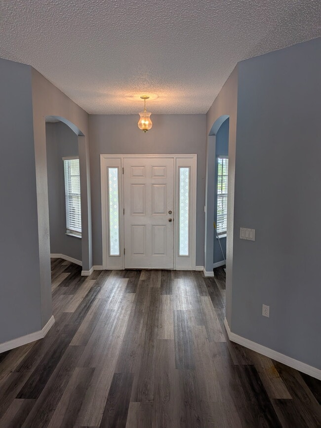 Building Photo - 27 La Mancha Dr