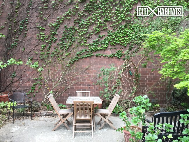 Foto del edificio - 206 E 90th St