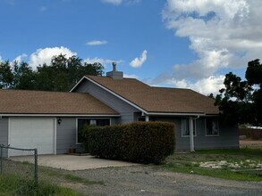 Building Photo - 2850 N Cedar Springs Ln