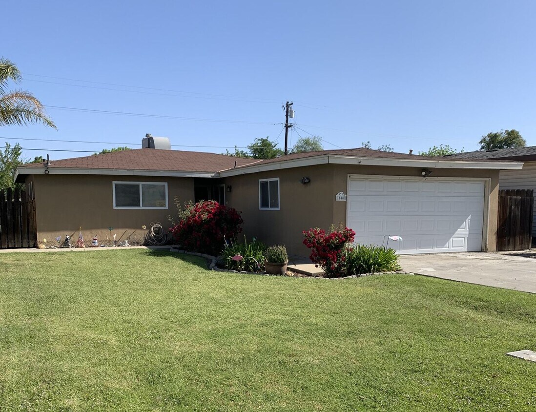 Primary Photo - 3 Bedroom 2 Bath Home