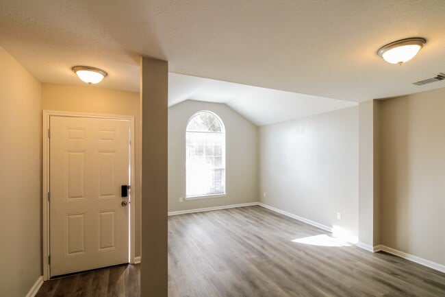 Building Photo - 2910 Fawn Ct