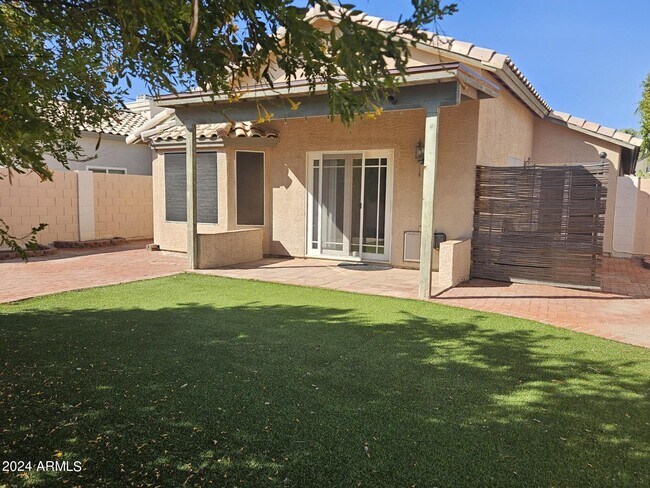 Foto del edificio - 4131 E Tanglewood Dr