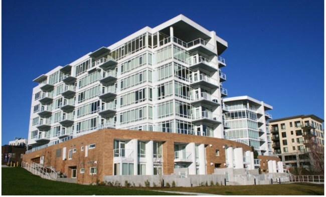 Building Photo - 360 Washington Ave