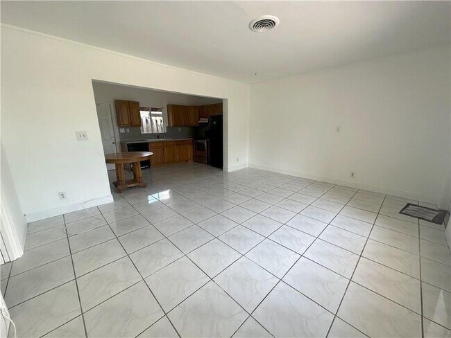 Foto del edificio - 2928 N Ocean Blvd