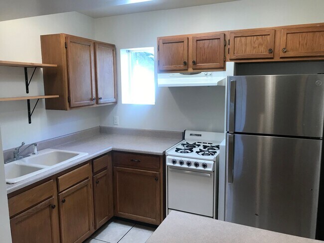 Building Photo - Historic District 2 bed 1 bath