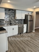 Building Photo - 708 NE Ball Dr