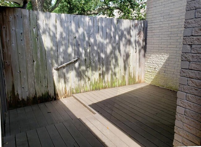 Foto del edificio - 2139 Broadlawn Dr