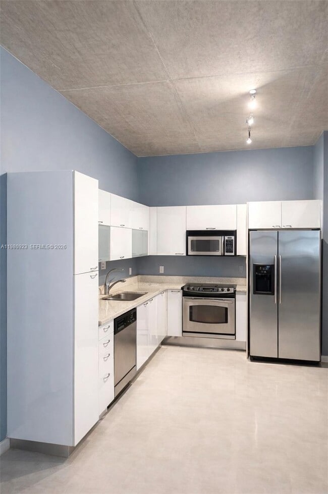 Building Photo - 234 NE 3rd St