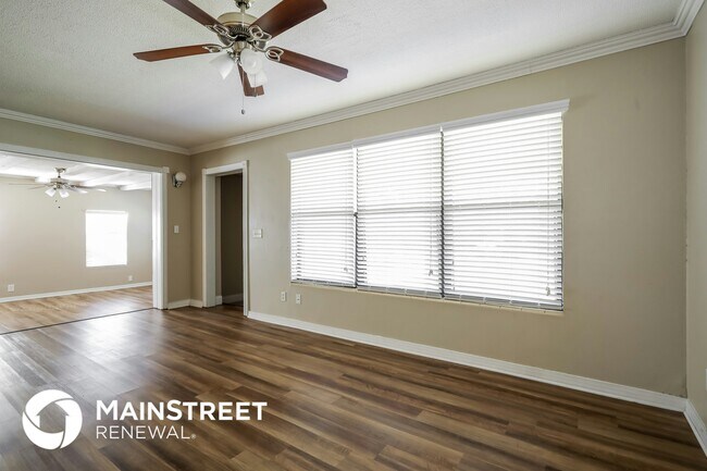 Building Photo - 2233 Bourget Dr