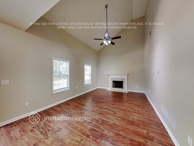 Foto del edificio - 5881 Newnan Ct