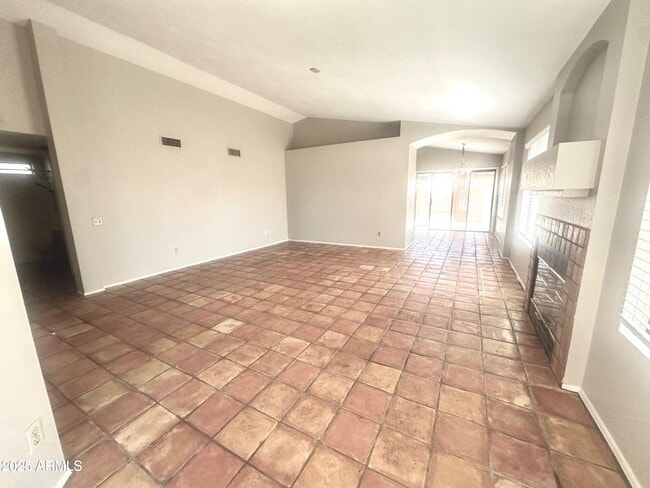 Building Photo - Charming 3 bedroom, 2 bath single story ho...