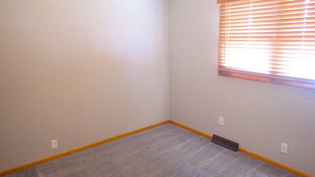 Building Photo - 113 E Custer St