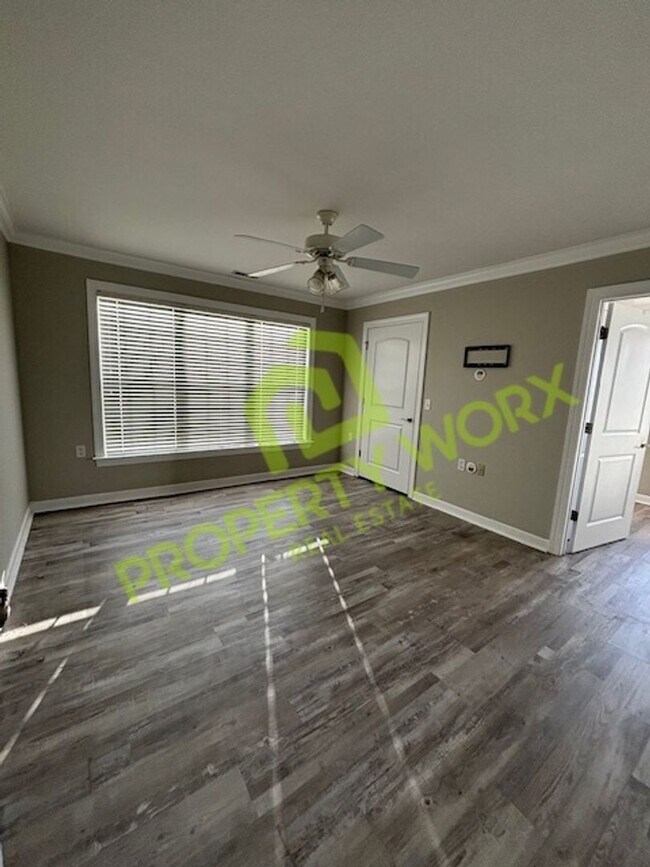 Foto del edificio - 214 Windy Oak Dr