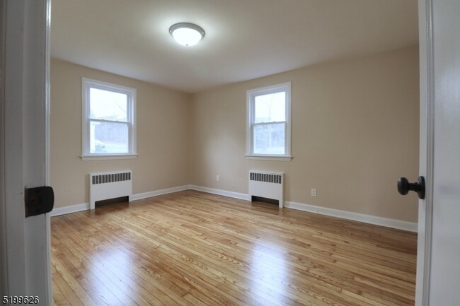 Building Photo - 2126 Leonard Terrace