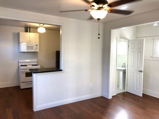 Building Photo - 426 W Cereza Way