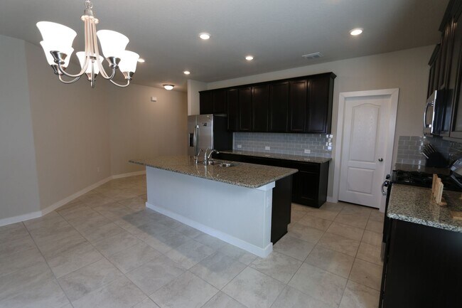 Building Photo - 10314 Rosalina Loop