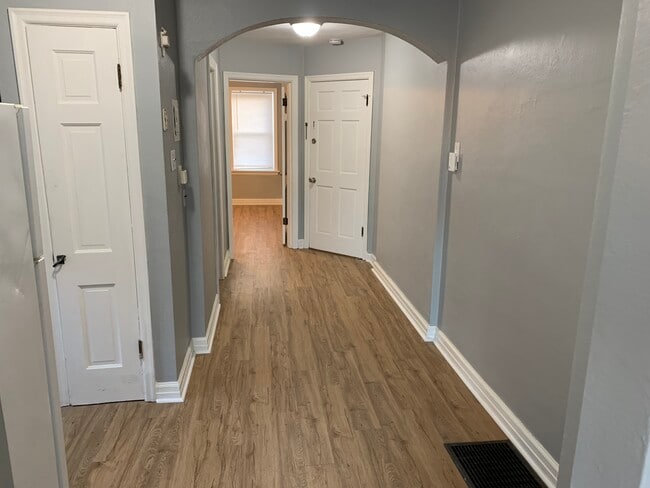 Building Photo - 4960 Kemper Ave