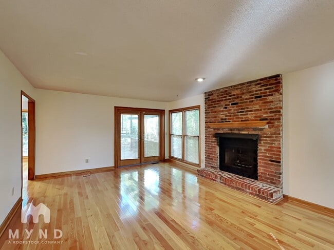 Building Photo - 3747 Running Fox Dr