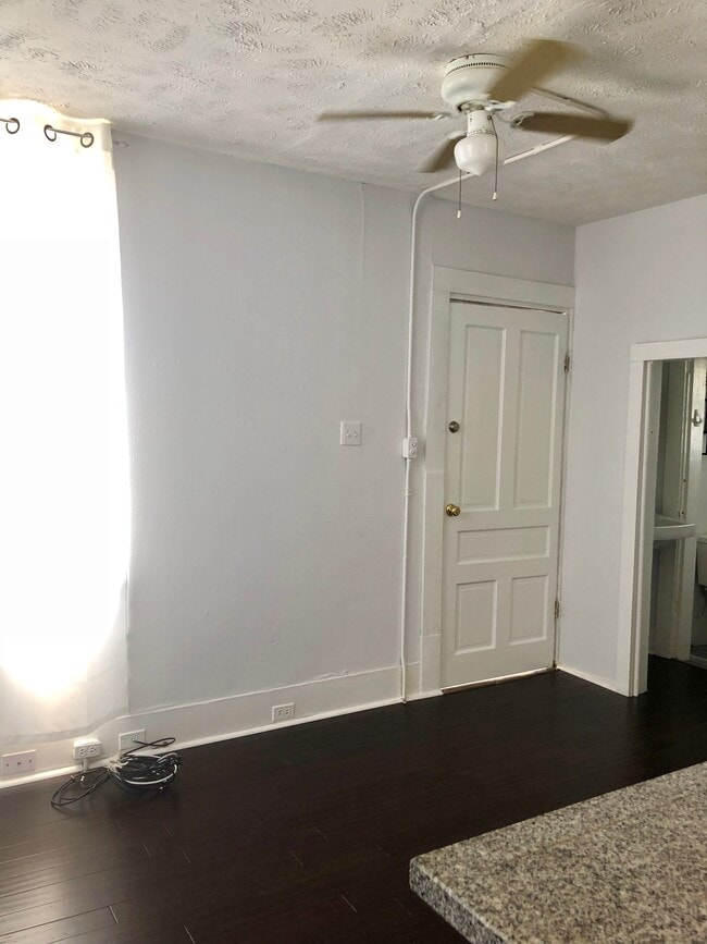 Photo - 915 11th St Apartments