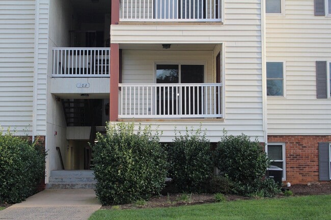 Building Photo - 102 Chesterfield Ln