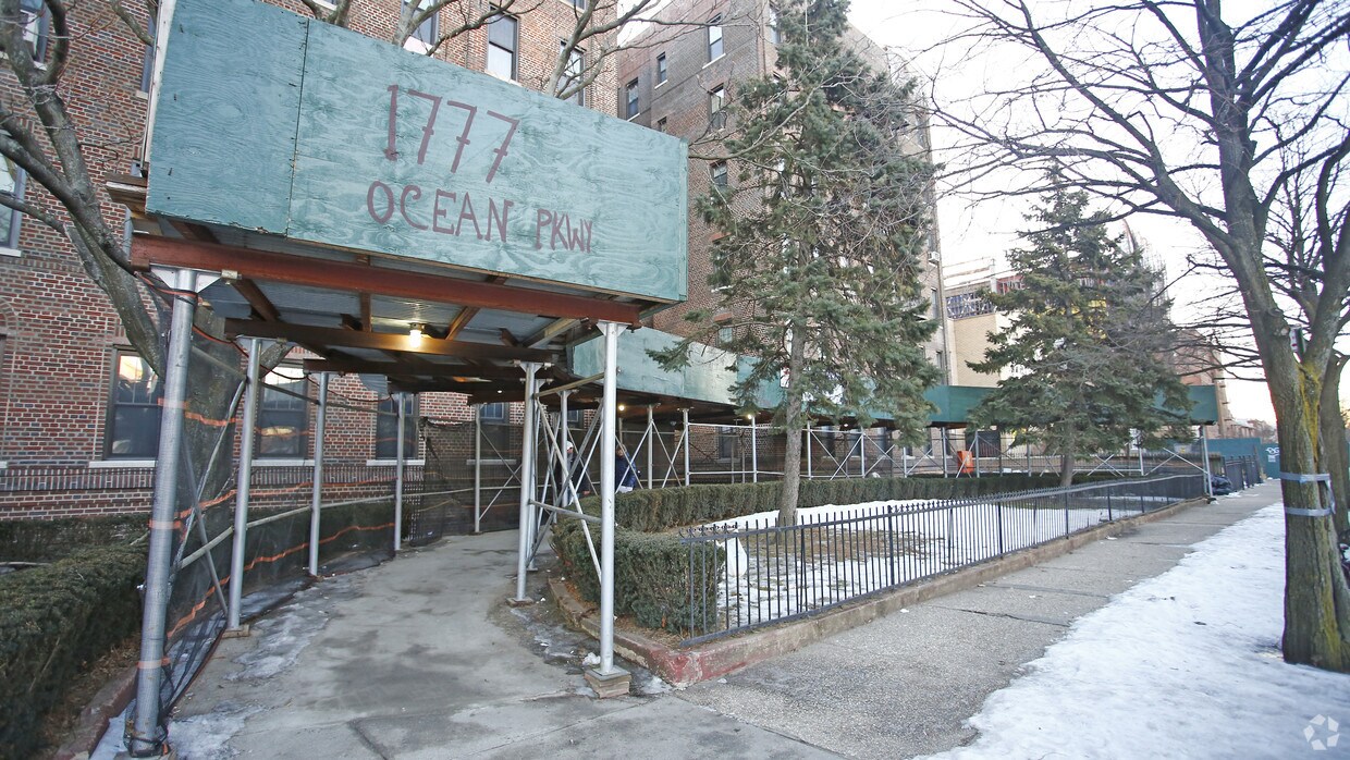 Building Photo - 1777 Ocean Pky