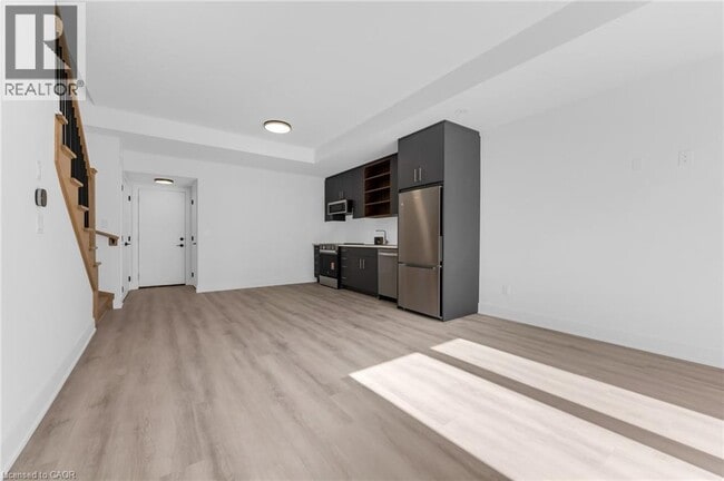 Building Photo - 88 EVERETT Cmn